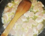 Natúr csirkemellcsíkok pirított hagymás, baconos bulgurágyon recept fázis 2 fotója