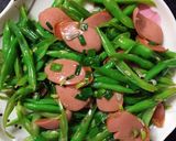 Hình bước làm 3 của món Đỗ xào xúc xích