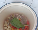 Foto langkah ke 2 dari resep Sup/pindang ikan patin bumbu iris.