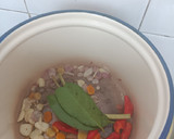 Foto langkah ke 2 dari resep Sup/pindang ikan patin bumbu iris.