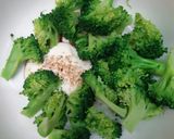 รูปขั้นตอนการทำที่ 1 ของ Broccoili&Boiled Egg Mayo-Katsuo Dressing สลัดบร็อคโคลี่และไข่ต้ม ซอสมาโย