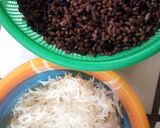 A picture of step 1 of Abacha and Mkpuru Akidi.