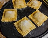 Foto del paso 5 de la receta: CUADRADOS🧇De Hojaldre, Rellenos con Crema🍦Pastelera...!🌺