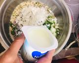 A picture of step 3 of Rava thunuku.