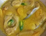Foto langkah ke 4 dari resep Rimbang Asam Ikan Patin Bunga Teratai.