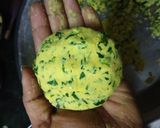 मेथी वाली मक्की की रोटी (methi wali makki ki roti recipe in Hindi) रेसिपी चरण 2 फोटो