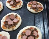 Foto langkah ke 8 dari resep Pizza Mini.
