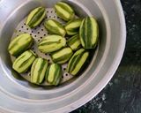 A picture of step 1 of Parmal/ Pointed gourd curry.