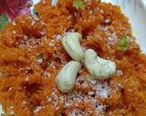 A picture of step 2 of Gajar ka halwa.