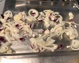 Une image de l'étape 2 de Dos de julienne aux courgettes,romarin,oignons et tomates séchées.