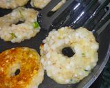 A picture of step 6 of Sago- potato meduvada..