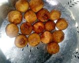 A picture of step 4 of Gullisuwa (milk balls).
