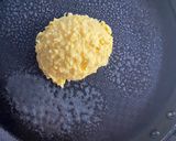 Foto del paso 2 de la receta: Arepas de elote con queso