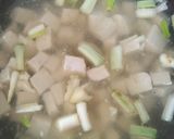 Foto langkah ke 2 dari resep Sup Tahu Brokoli Batang Brokoli Mommylicious.