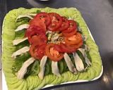 Une image de l'étape 7 de Salade de concombre, tomates, anchois,thon et scarole.