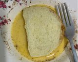 Hình bước làm 2 của món Bánh mì rán bơ trứng (french toast)