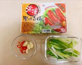 蒜苗炒香腸 下酒菜 懶人料理 清冰箱料理的食譜步驟1照片