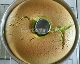 Foto langkah ke 7 dari resep Pandan Chiffon Cake Soft & Pillowy.