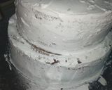 A picture of step 14 of Two tier vanilla and chocolate cake 🎂.