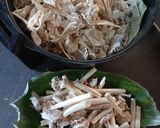 Foto langkah ke 1 dari resep Kaldu Kulit Bawang Putih.