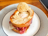 Bocadillo de bacon queso y huevo