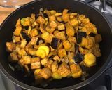 Une image de l'étape 12 de Aubergines aux carottes jaunes, persil, ail, oignon et épices.
