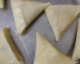 A picture of step 3 of Mack and cheese samosa.