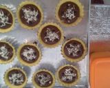 Foto langkah ke 4 dari resep Pie brownis simpel kualitas premium.