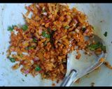 A picture of step 3 of Onion paratha.