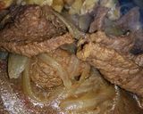 Foto del paso 5 de la receta: Carne encebollada con papas gratinadas