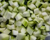 Une image de l'étape 1 de 🥒🍳 Courgettes à l'œuf et au fromage en cocotte 😋.