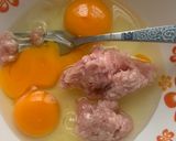รูปขั้นตอนการทำที่ 1 ของ 🥚 ไข่เจียวหมูสับ สูตรคุณแม่ 👩👧