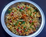 A picture of step 5 of Samosa Bhel.