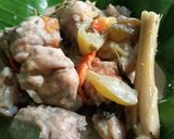 Foto langkah ke 5 dari resep Garang Asem Ayam (Pakai Santan dan Daun Pisang).