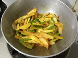 પરવળ બટાકા નું શાક (Parvar Bataka Shak Recipe In Gujarati)