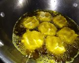 A picture of step 2 of Besan or bascrili ki pakode.