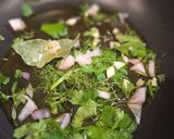 Foto del passaggio 2 della ricetta Farfalle rigate con asparagi e gamberetti