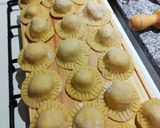 Foto del paso 9 de la receta: Sorrentinos de jamón y queso (sin sorrentinera)
