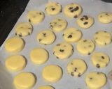 Foto del paso 8 de la receta: Alfajores De Maicena y Galletitas con Chips (Fácil- Económica)