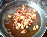 Foto del paso 1 de la receta: Paella sencilla de chipirones en su tinta