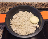Foto del paso 2 de la receta: Alubias de granja al estilo Fabada Asturiana