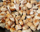 Foto del paso 1 de la receta: Pechuga de pollo a la miel y soja