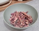 Foto langkah ke 1 dari resep Oseng Cumi Asin.