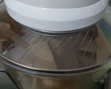 Foto langkah ke 5 dari resep Roti manis isi bakso ayam.