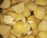 A picture of step 2 of Boil Irish potato.