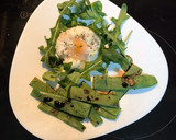 Foto del paso 3 de la receta: Huevos poché con salmón y judías