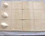Foto del paso 5 de la receta: Quesitos (pastelitos de hojaldre con queso crema)