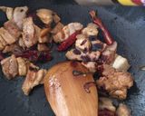 A picture of step 3 of Stir pork belly with Steam eggplant.