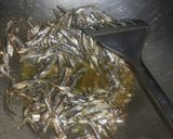 Foto langkah ke 2 dari resep Balado Teri Asem Manis.
