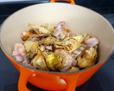 Foto del paso 2 de la receta: Arroz integral caldoso con conejo,  alcachofas y hierbas